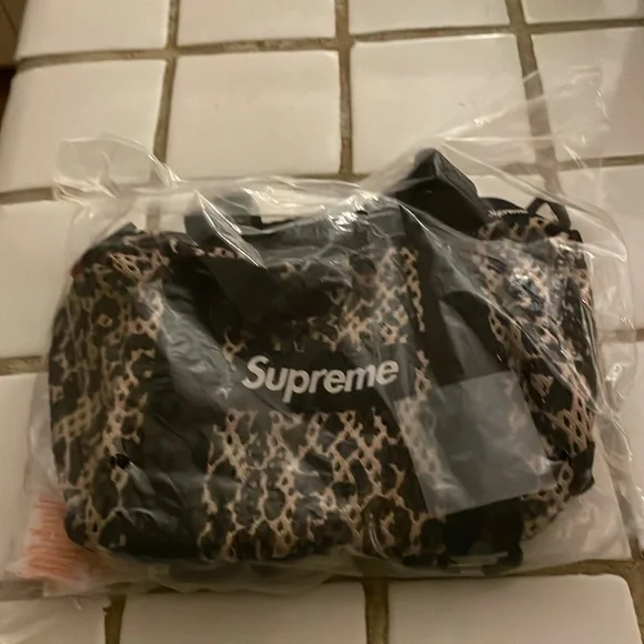 バッグ Supreme Mesh Mini Duffle Bag Leopard Supreme Mesh Mini Duffle Bag 